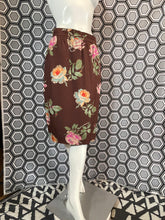 Charger l&#39;image dans la galerie, Jupe à fleurs Ungaro taille 38
