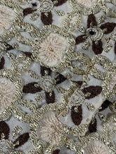 Charger l&#39;image dans la galerie, Pantalon Prada brodé doré taille 38
