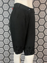 Charger l&#39;image dans la galerie, Bermuda Red Valentino brodé de perles taille 38
