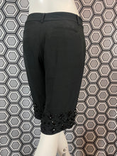 Charger l&#39;image dans la galerie, Bermuda Red Valentino brodé de perles taille 38
