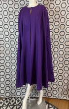 Charger l&#39;image dans la galerie, Cape violette Yves Saint Laurent
