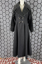 Charger l&#39;image dans la galerie, Manteau Paco Rabanne gros pailleté taille 38
