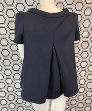Charger l&#39;image dans la galerie, Haut bleu marine Prada taille 42
