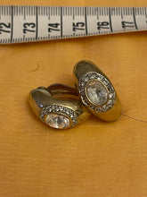 Charger l&#39;image dans la galerie, Lot de 9 clips et une broche vintage
