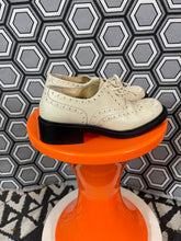 Charger l&#39;image dans la galerie, Paire de chaussures Robert Clergerie pointure 36
