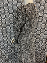Charger l'image dans la galerie, Superbe robe en perles taille 36 tenue d’opéra
