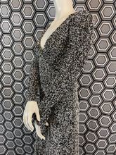 Charger l'image dans la galerie, Superbe robe en perles taille 36 tenue d’opéra
