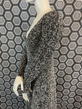 Charger l'image dans la galerie, Superbe robe en perles taille 36 tenue d’opéra
