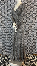 Charger l'image dans la galerie, Superbe robe en perles taille 36 tenue d’opéra

