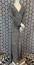 Charger l'image dans la galerie, Superbe robe en perles taille 36 tenue d’opéra
