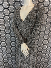 Charger l'image dans la galerie, Superbe robe en perles taille 36 tenue d’opéra
