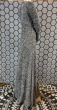 Charger l'image dans la galerie, Superbe robe en perles taille 36 tenue d’opéra
