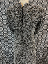 Charger l'image dans la galerie, Superbe robe en perles taille 36 tenue d’opéra
