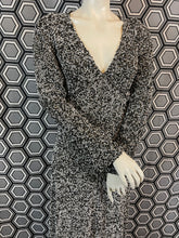 Charger l'image dans la galerie, Superbe robe en perles taille 36 tenue d’opéra
