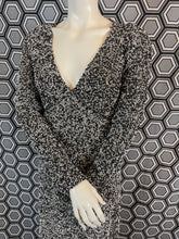 Charger l'image dans la galerie, Superbe robe en perles taille 36 tenue d’opéra
