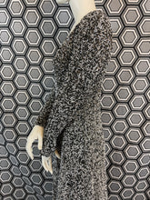 Charger l'image dans la galerie, Superbe robe en perles taille 36 tenue d’opéra
