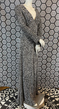 Charger l'image dans la galerie, Superbe robe en perles taille 36 tenue d’opéra
