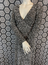 Charger l'image dans la galerie, Superbe robe en perles taille 36 tenue d’opéra
