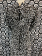 Charger l'image dans la galerie, Superbe robe en perles taille 36 tenue d’opéra
