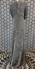 Charger l'image dans la galerie, Superbe robe en perles taille 36 tenue d’opéra
