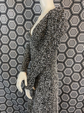 Charger l'image dans la galerie, Superbe robe en perles taille 36 tenue d’opéra
