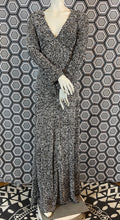 Charger l'image dans la galerie, Superbe robe en perles taille 36 tenue d’opéra
