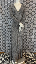 Charger l'image dans la galerie, Superbe robe en perles taille 36 tenue d’opéra
