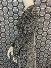 Charger l'image dans la galerie, Superbe robe en perles taille 36 tenue d’opéra
