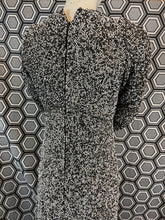 Charger l'image dans la galerie, Superbe robe en perles taille 36 tenue d’opéra
