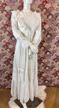 Charger l'image dans la galerie, Superbe robe longue vintage taille 34
