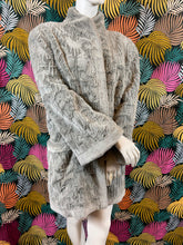 Charger l&#39;image dans la galerie, Manteau en fausse fourrure taille 40
