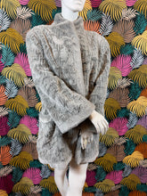 Charger l&#39;image dans la galerie, Manteau en fausse fourrure taille 40
