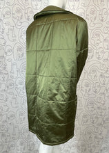 Charger l&#39;image dans la galerie, Manteau matelassé kaki Nina Ricci taille 38
