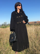 Charger l'image dans la galerie, Superbe manteau Yves Saint Laurent Fourrures taille 42
