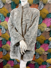 Charger l&#39;image dans la galerie, Manteau en fausse fourrure taille 40
