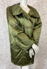 Charger l&#39;image dans la galerie, Manteau matelassé kaki Nina Ricci taille 38
