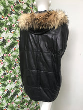 Charger l&#39;image dans la galerie, Manteau en cuir et col Renard Max Mara taille 42
