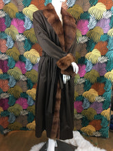 Charger l'image dans la galerie, Trench Vison Yves Saint Laurent fourrures taille 42
