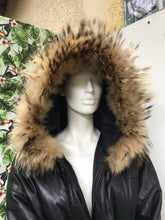 Charger l&#39;image dans la galerie, Manteau en cuir et col Renard Max Mara taille 42
