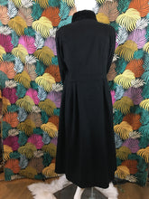 Charger l'image dans la galerie, Superbe manteau Yves Saint Laurent Fourrures taille 42
