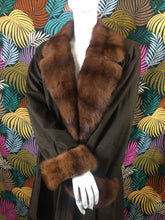 Charger l'image dans la galerie, Trench Vison Yves Saint Laurent fourrures taille 42
