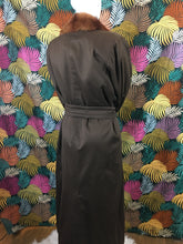 Charger l'image dans la galerie, Trench Vison Yves Saint Laurent fourrures taille 42

