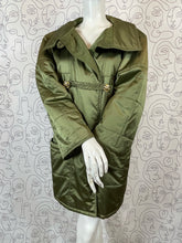 Charger l&#39;image dans la galerie, Manteau matelassé kaki Nina Ricci taille 38
