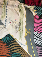 Charger l&#39;image dans la galerie, Rare !!! Foulard Hermès capuche à nouer
