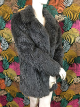 Charger l&#39;image dans la galerie, Manteau en fausse fourrure Vanessa Bruno taille 36
