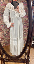 Charger l'image dans la galerie, Superbe robe longue vintage taille 34
