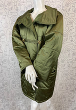 Charger l&#39;image dans la galerie, Manteau matelassé kaki Nina Ricci taille 38
