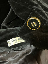 Charger l'image dans la galerie, Robe en velours vintage Guy Laroche taille 38
