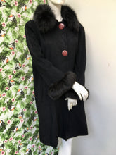 Charger l'image dans la galerie, Superbe manteau cachemire et Renard noir taille 36/38
