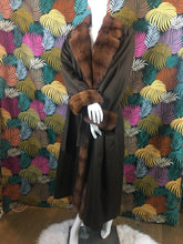 Charger l'image dans la galerie, Trench Vison Yves Saint Laurent fourrures taille 42

